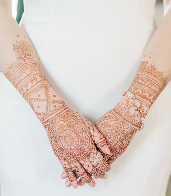 Kat back Henna Stain