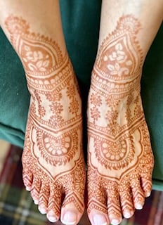 feet henna stain